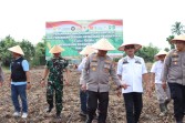 Polres Inhil dan Forkopimda Tanam Jagung Serentak Kuartal IV 2025 di Desa Teluk Jira, Kecamatan Tempuling