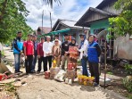 Di Tengah Himpitan Hidup 10 Anggota Keluarga, Dinsos Inhil Hadir Serahkan Bantuan untuk Alimuding