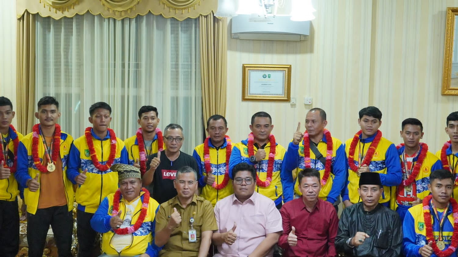 Emas Cabor Volly Selamatkan Muka Rohil, Bupati Akui Kontingennya Jauh Tertinggal Pada Porprov Riau 2022