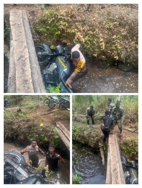 Viral! Aksi Heroik Polisi Tembilahan Hulu Jatuh ke Parit Demi Tugas Padamkan Karhutla