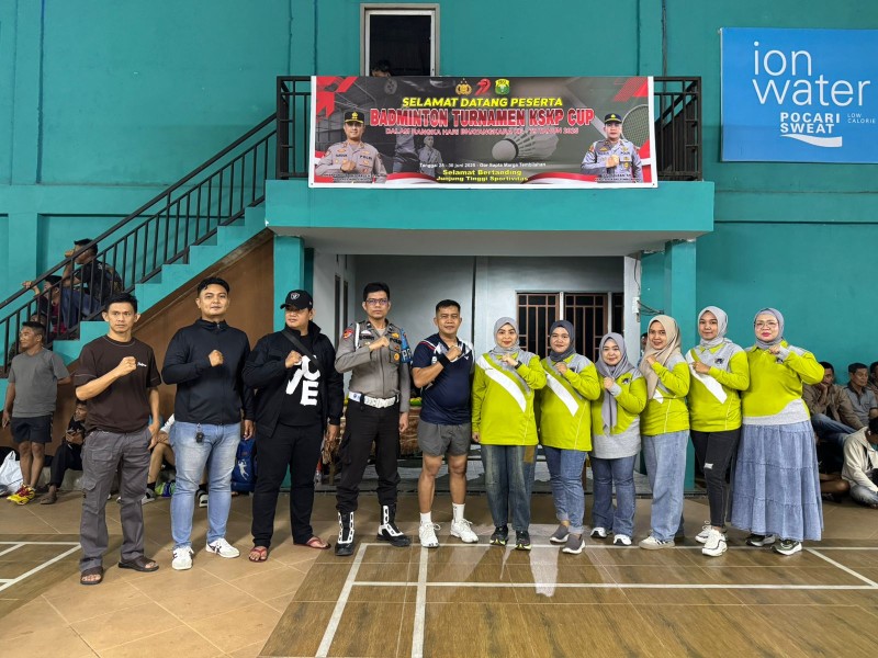Turnamen Badminton KSKP Cup 2025 Resmi Dibuka: Semarak HUT Bhayangkara ke-79 di Tembilahan