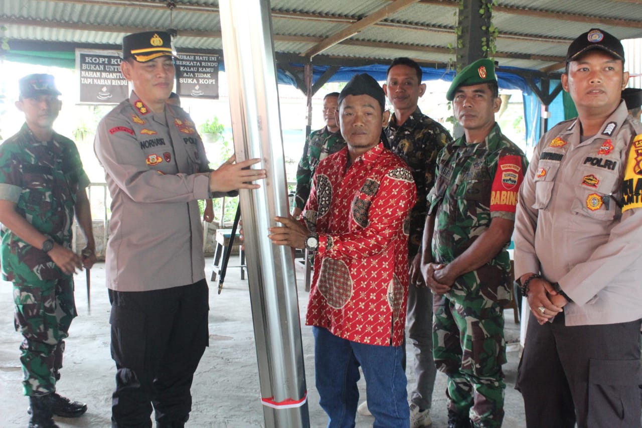 Kompak, Dandim Bersama Kapolres Inhil Serahkan Bantuan Material Untuk Pembangunan Surau Hidayatul Iman