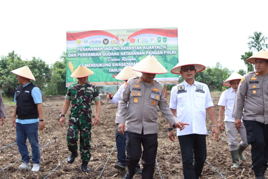 Polres Inhil dan Forkopimda Tanam Jagung Serentak Kuartal IV 2025 di Desa Teluk Jira, Kecamatan Tempuling