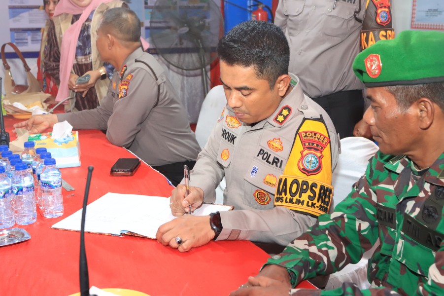 Kapolres Indragiri Hilir Tinjau Kesiapan Pos Pengamanan Natal 2025 dan Tahun Baru 2026