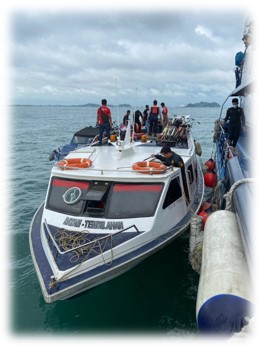 Bawa Barang Ilegal Bea Cukai Batam Tangkap Kapal SB Rahmat Jaya 12