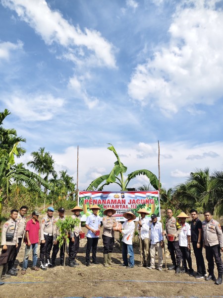 Polres Indragiri Hilir dan Polsek Jajaran Laksanakan Penanaman Jagung Serentak Dukung Program Asta Cita Presiden