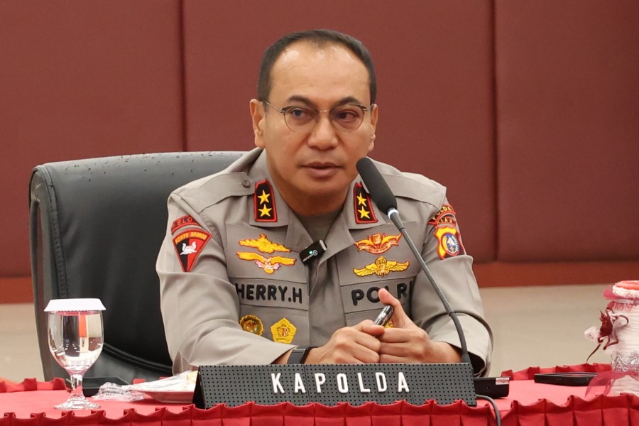 Kapolda Riau Beri Keleluasaan Anggota Antar Anak di Hari Pertama Sekolah