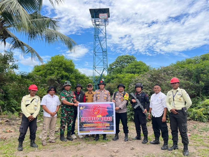 Polsek Kateman Gelar Patroli dan Sosialisasi Larangan Karhutla di Desa Air Tawar