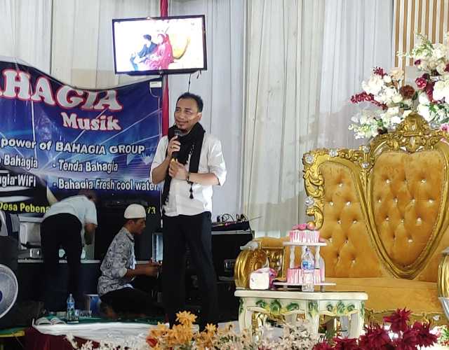 H Ikbal Sayuti Datangkan KH M Syauqi MZ di Acara Pernikahan Anak Bacalon DPRD Inhil Hj Darnawati