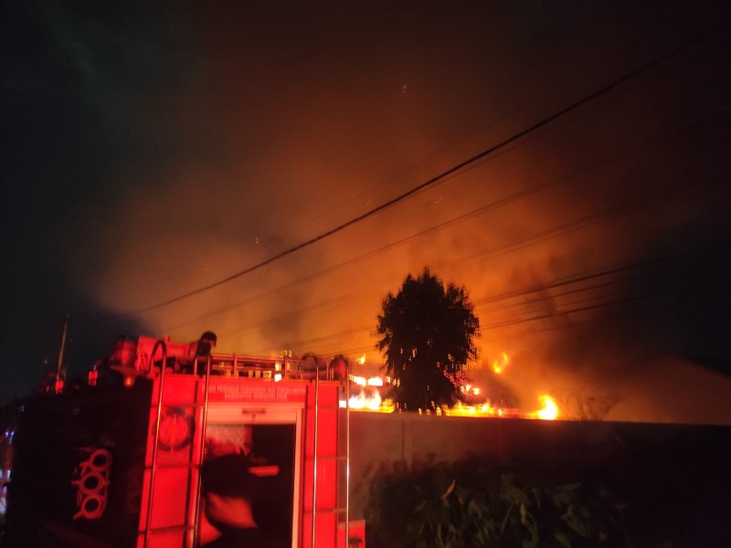 Kebakaran Hebat di Tembilahan, Bangunan Kafe dan Rumah Warga Hangus Terbakar