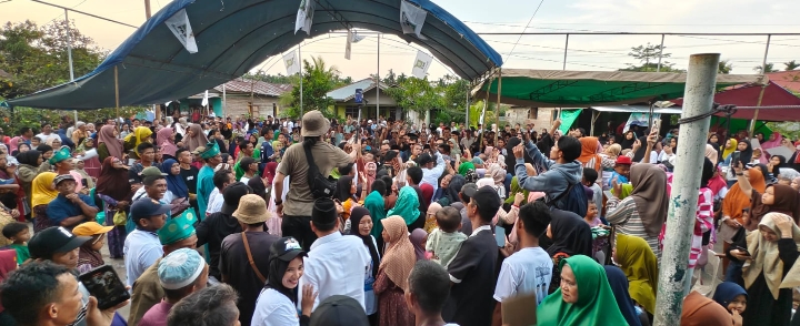 Kampanye Di Lubuk Kempas, Fermadani Siap Hadir Untuk Segala Persoalan Masyarakat