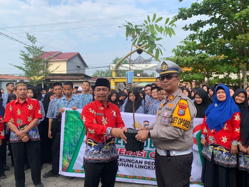 Polres Inhil Laksanakan Program Police Go To School dan Green Policing di SMAN 1 Tembilahan Hulu