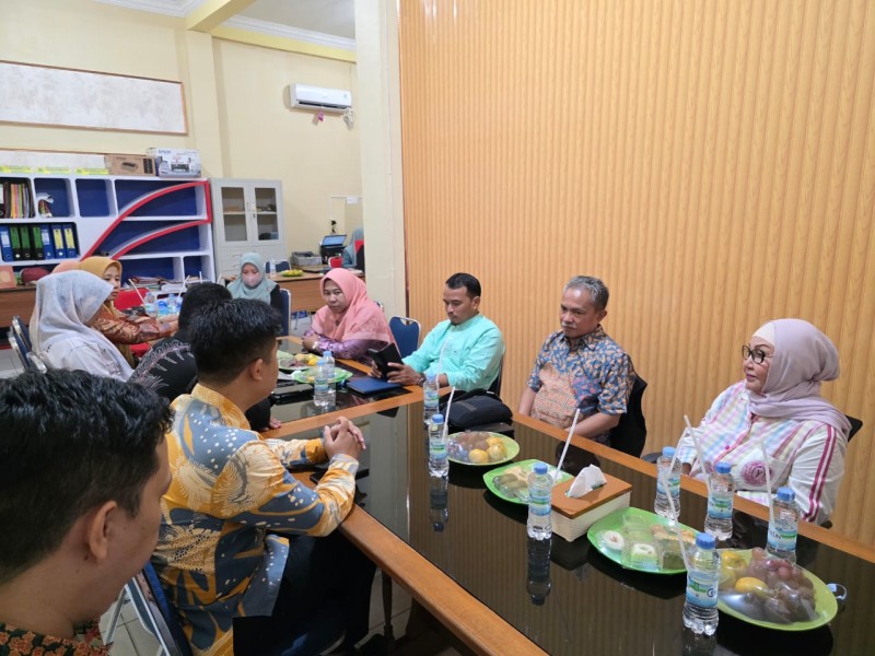 HJ. Syafni Zuryanti Pimpin Rapat Evaluasi Strategis STIKes Husada dan UNISI