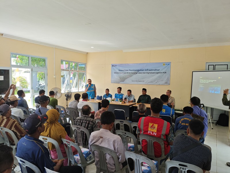 PLN Gelar Sosialisasi Pembangunan Infrastruktur Saluran Kabel Laut 20 kV Pemping–Labun dan Digitalisasi Layanan Kelistrikan