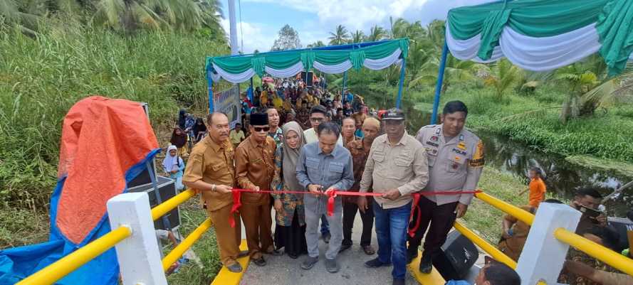 Penuhi Aspirasi Masyarakat, H. Ferryandi Resmikan Jembatan di Dusun Sialang Dalam