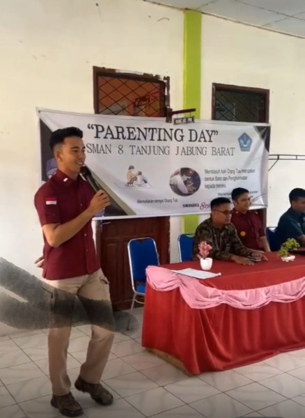 Kanwil Imigrasi Jambi Dukung Program 'Imigrasi Kuala Tungkal Go To School' di SMAN 8 Tanjab Barat