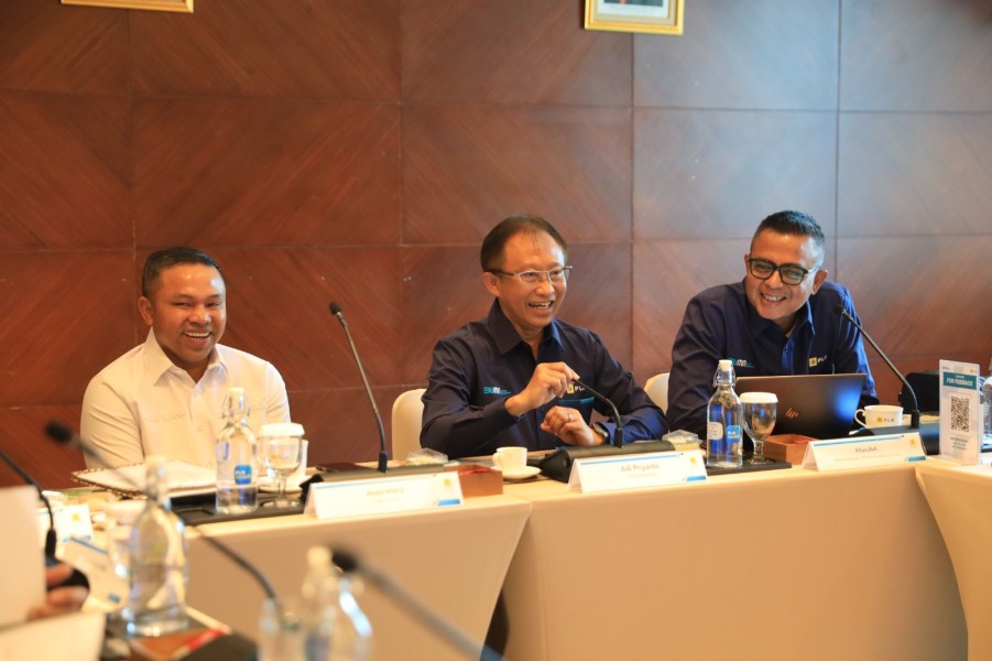 Kunjungan Gubernur Riau bersama Para Bupati dan Walikota se-Provinsi Riau di PLN Pusat, GM PLN UID RKR Paparkan Peran PLN Dalam Rangka Peningkatan Perekonomian Riau