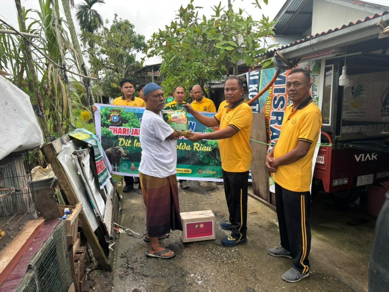 Sentuhan Kepedulian di Hari Jadi Intelijen Polri ke-80, Satintelkam Polres Inhil Berbagi dengan Warga