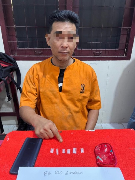 Polsek Tembilahan Hulu Bekuk Pengedar Shabu di Wisma Inhil, Barang Bukti dan Tersangka Diamankan