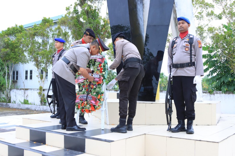 Peringati Hari Bhayangkara ke-79, Polres Inhil Gelar Ziarah ke TMP Yudha Bhakti Tembilahan