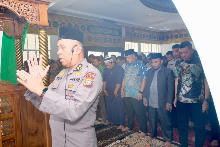 Polda Riau Beserta jajaran Gelar Sholat Gaib dan Doa Bersama untuk Korban Tragedi Ojol di Jakarta