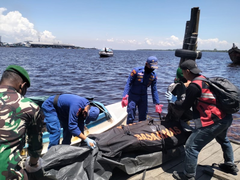 Penemuan Mayat Pria di Pesisir Pantai Kuala Selat Gegerkan Warga