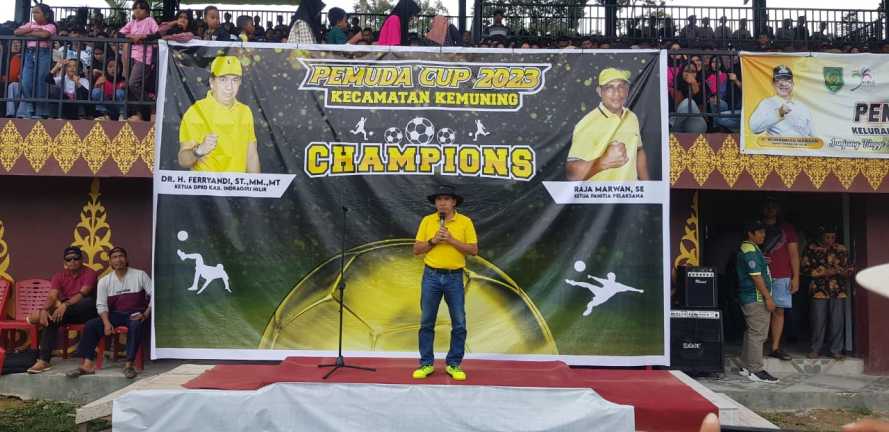 DR. H. Ferryandi Tutup Secara Resmi Turnamen Sepak Bola Pemuda CUP Kecamatan Kemuning Tahun 2023
