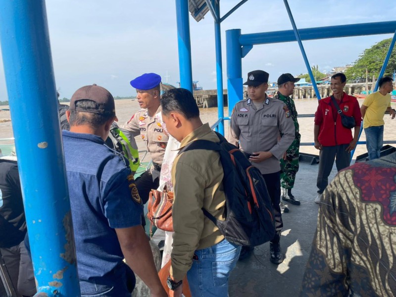 Polres Inhil Bersama TNI AL dan Instansi Terkait Amankan Keberangkatan Kapal di Pelindo Tembilahan