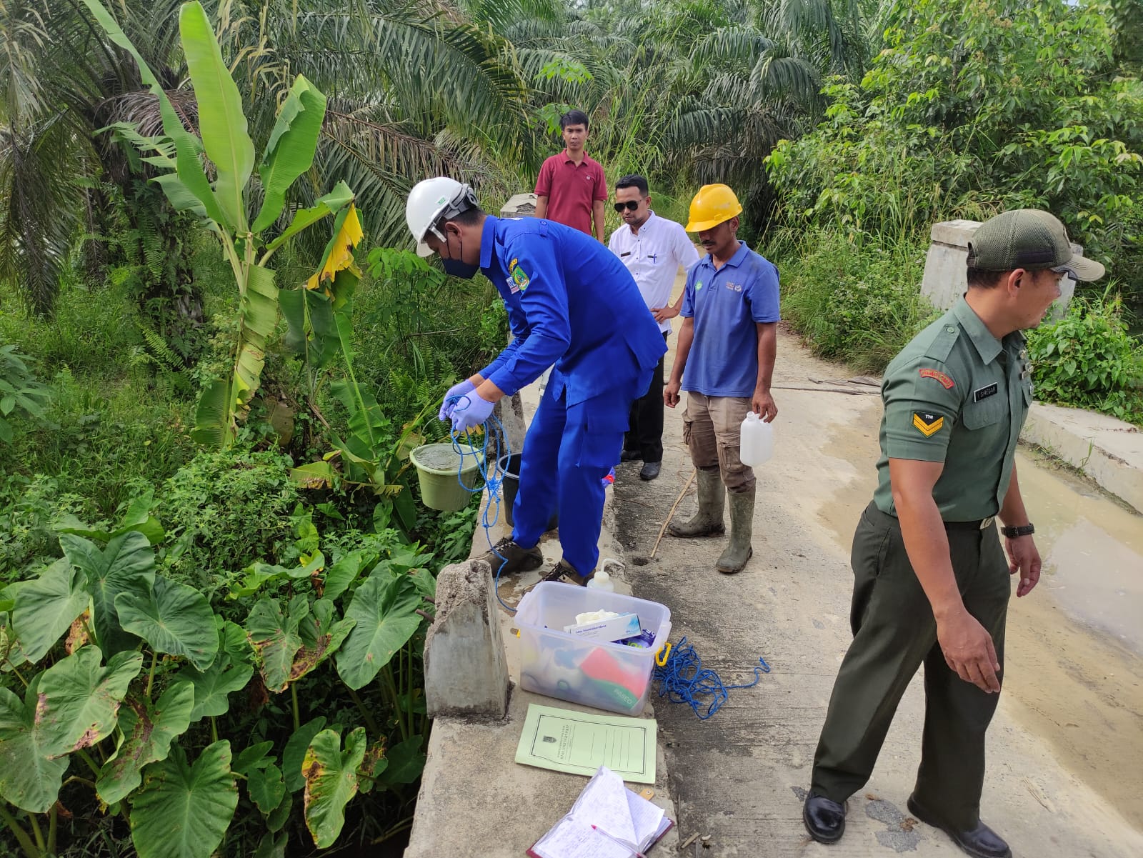 Limbah PT. HKBS Rohil Meluber Ke Kebun Masyarakat, Sanksi Menunggu Hasil Lab Sampel Air Oleh DLH Rohil