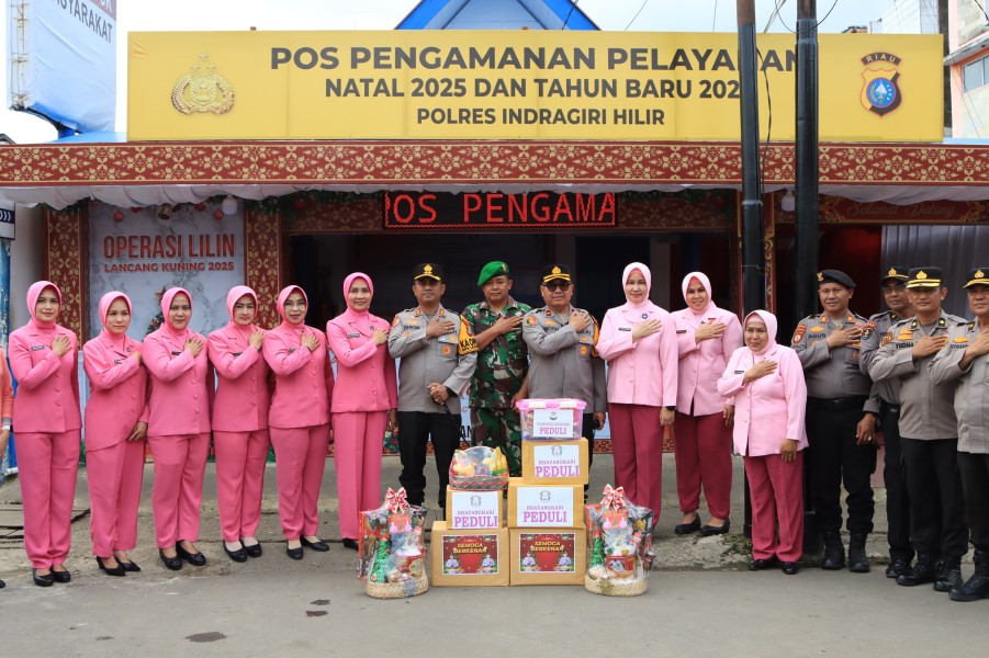 Bhayangkari Inhil Hadir Beri Semangat dan Bingkisan untuk Petugas Nataru