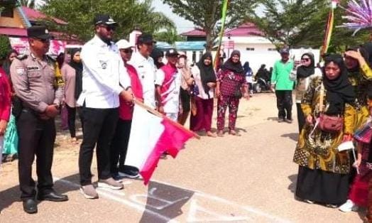 Wakil Ketua DPRD Rohil Lepas Pawai Karnaval HUT RI ke 78 di Labuhan Tangga Baru