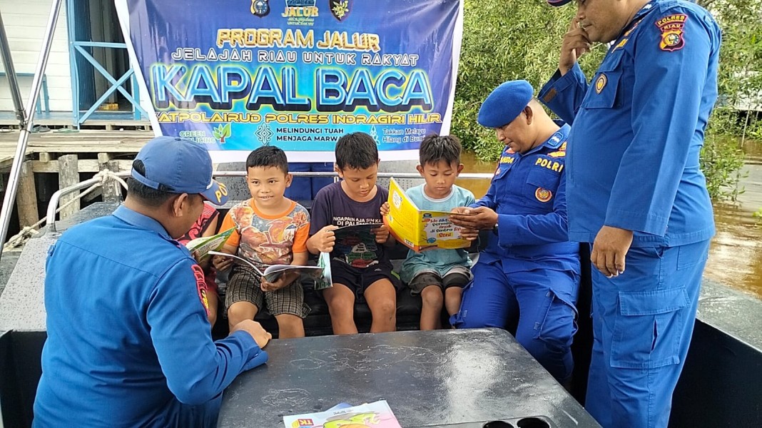 Pustaka Terapung Satpolairud Polres Inhil,Jembatan Literasi Anak Pesisir Pulau Burung