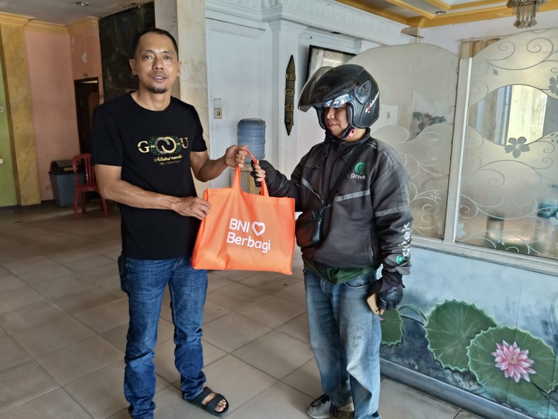 Ramadan Berbagi, IWO dan BNI Salurkan Sembako untuk 47  Kaum Dhuafa dan Kurir di Inhil