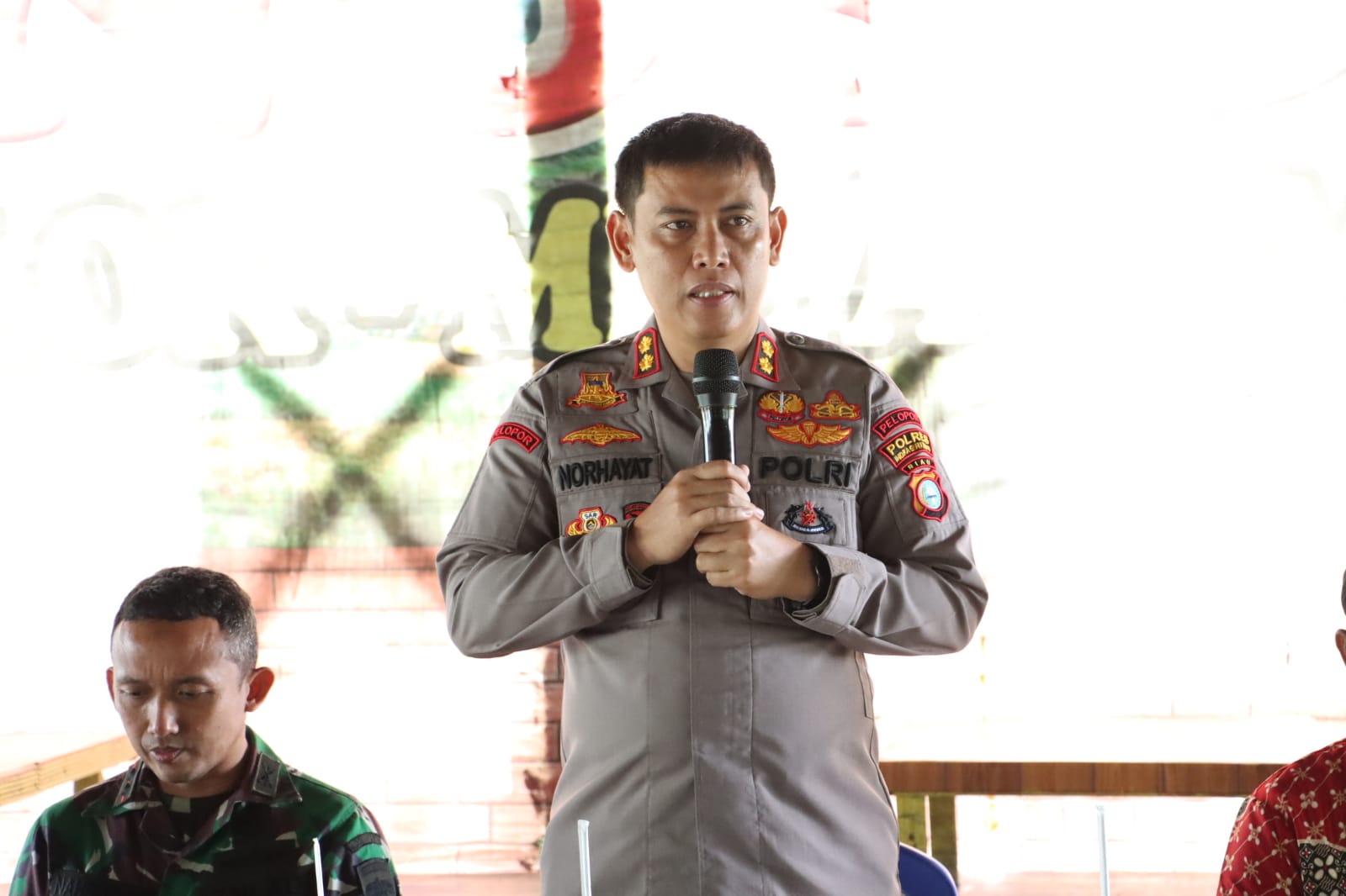 Kapolres Inhil Beserta Dandim 0314/ Inhil, Serahkan Bantuan Material Untuk Pembangunan Surau