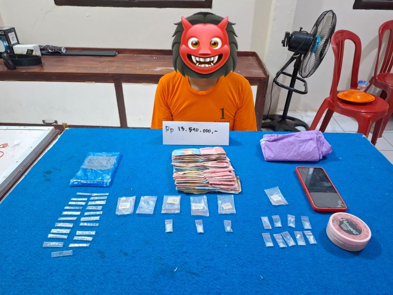 Polsek Enok Ringkus Pelaku Narkotika di Dusun Mawar Sungai Ambat