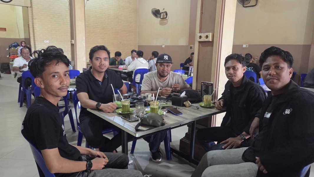 Satintelkam Polres Inhil Jalin Silaturahmi Bersama HMI dan BEM UNISI di Kedai Kopi Renzo