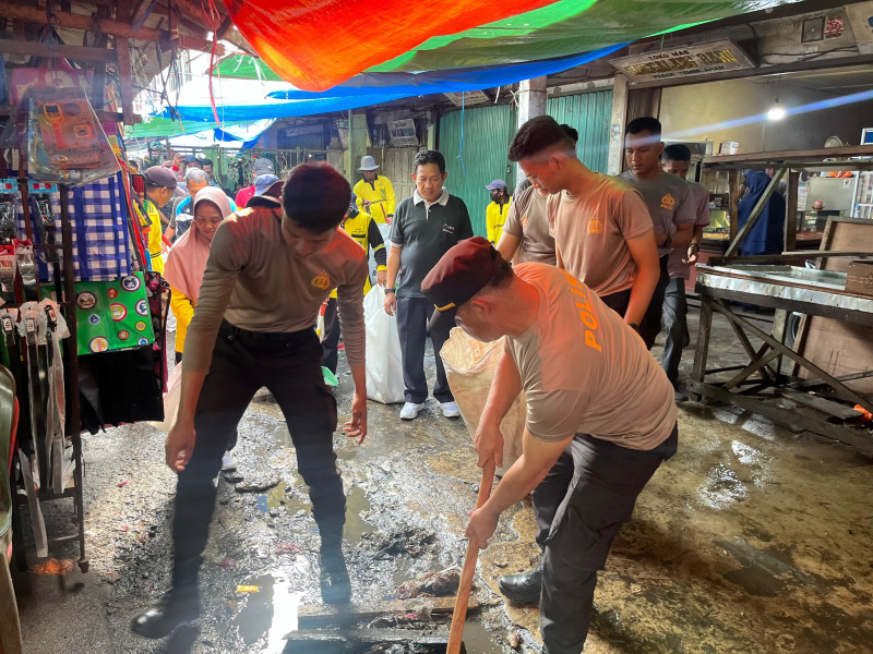 Cooling System, Polres, Kodim dan Pemda Inhil serta Masyarakat Bersih-Bersih Kota Tembilahan