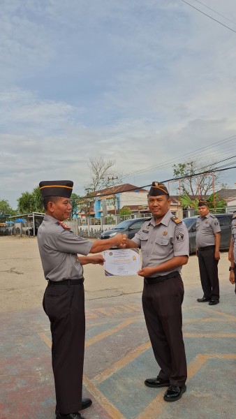 Petugas Lapas Tembilahan Gagalkan Penyelundupan Handphone, Diganjar Penghargaan
