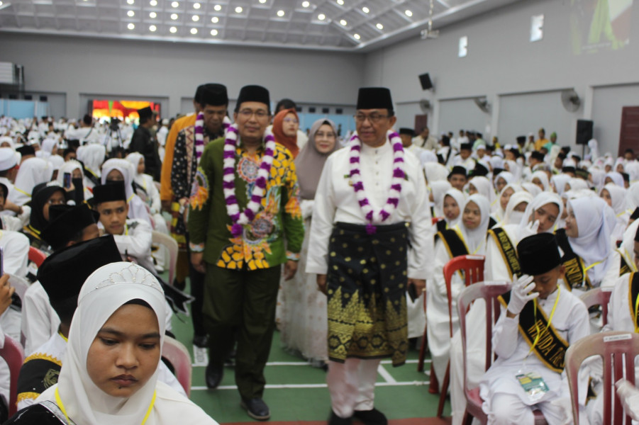 Wisuda Akbar Santri Rumah Tahfidz Qur'an Program Unggulan HM Wardan