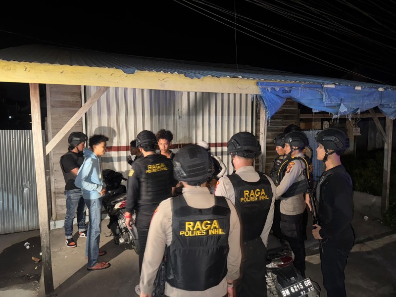 Kehadiran Polri di Tengah Masyarakat, Kapolres Inhil Kawal Patroli Dialogis Malam Hari