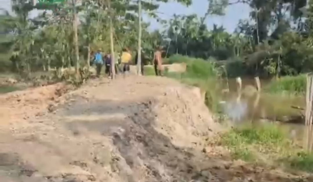 Tanggul Desa Kuala Keritang - Talang Jangkang Hasil Swadaya Masyarakat