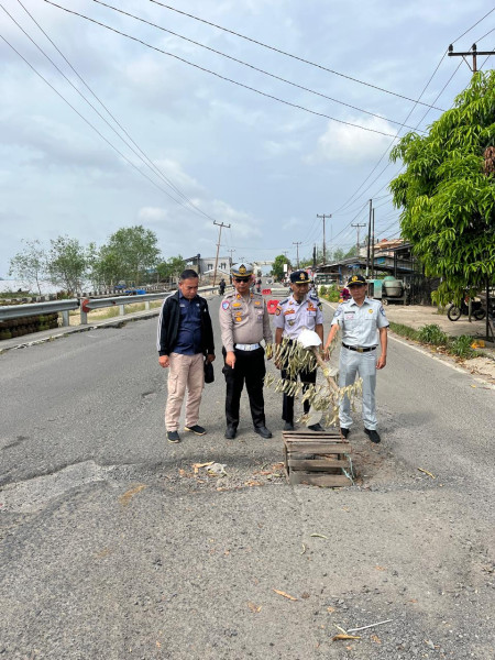 Satlantas Polres Inhil Ajak Stakeholder Terkait untuk Survei Ruas Jalan yang Rusak