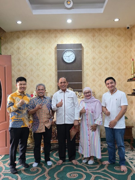Pembina Indra Education College Bertemu Bupati Inhil, Bahas Sinergi untuk Kemajuan UNISI