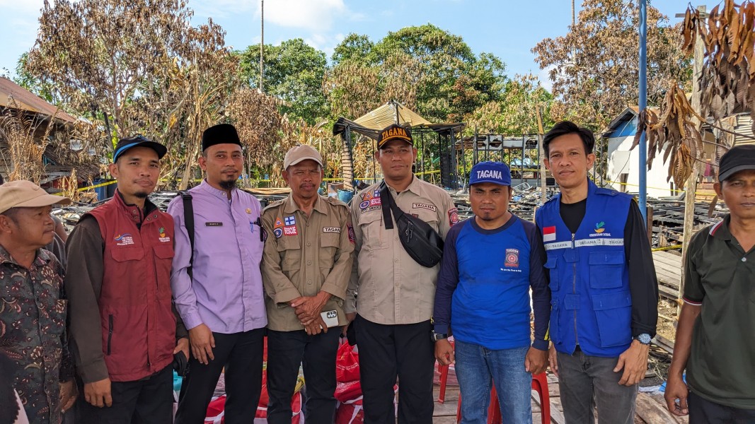 Dinsos Inhil dan Tagana Salurkan Bantuan untuk Korban Kebakaran di Desa Belanta Raya
