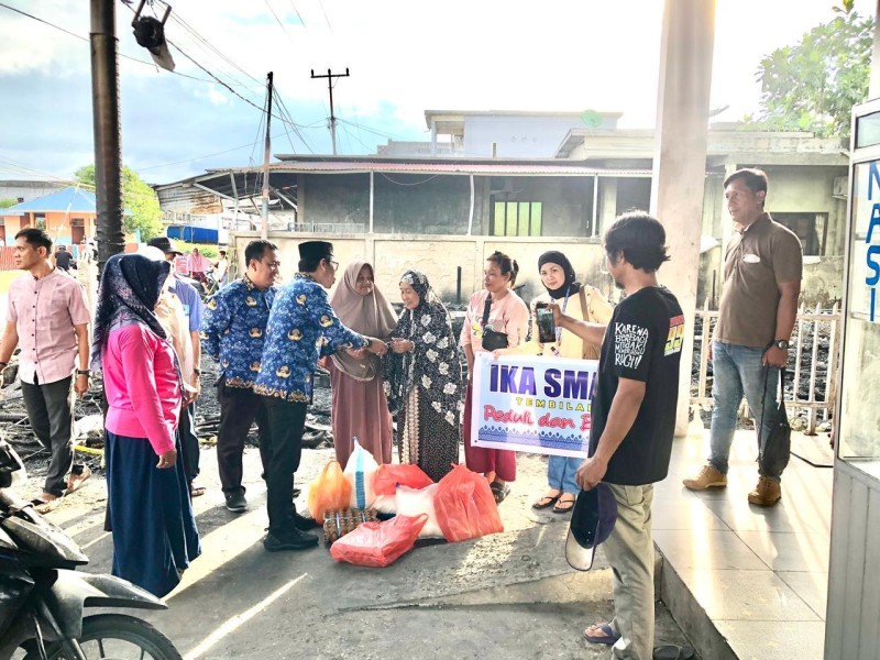 IKA SMAN 1 Tembilahan Hadir untuk Korban Kebakaran, Bawa Bantuan dan Harapan Baru