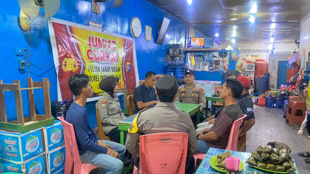 Polsek Tanah Merah Gelar Kegiatan Jum’at Curhat, Masyarakat Sampaikan Keluhan dan Aspirasi